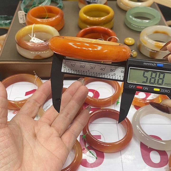 石英质玉（黄龙玉）未镶嵌手镯