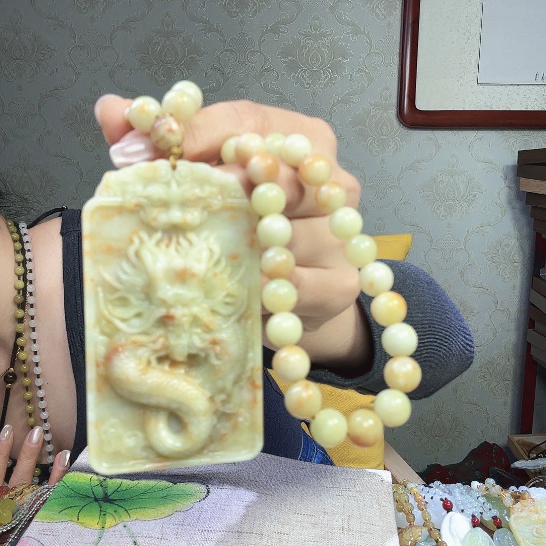 蛇纹石玉未镶嵌颈饰