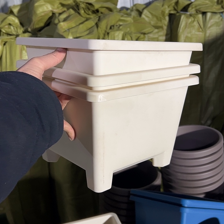 微瑕米白方球根盆26外径19高3个盆