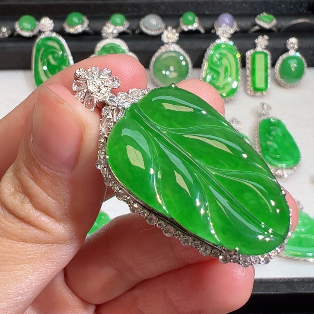 翡翠吊坠(不含链)18K金镶嵌