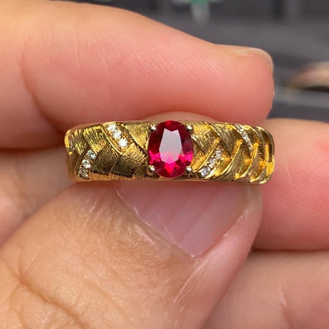 红宝石戒指18K金镶嵌