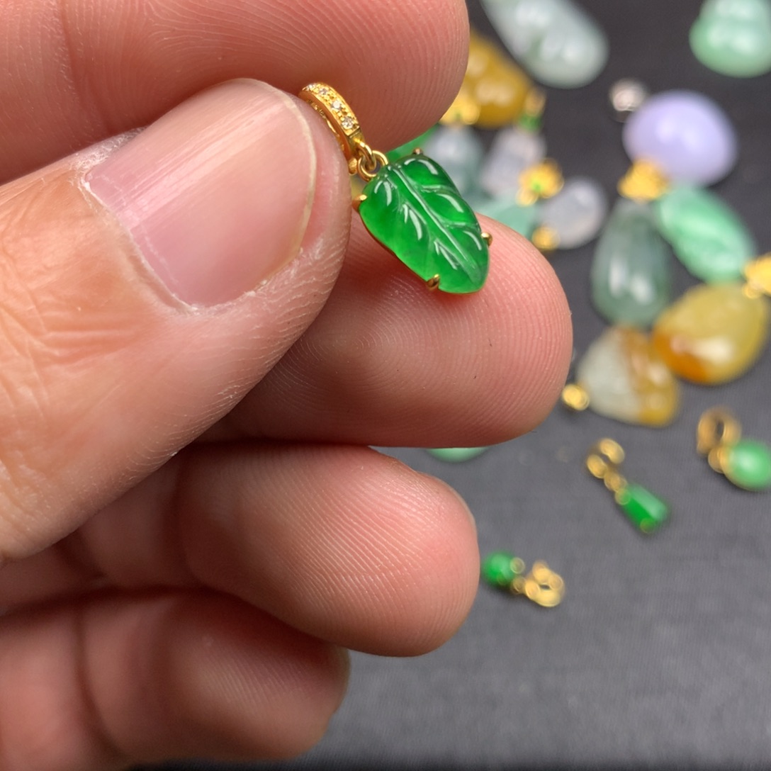 【闪购商品】颈饰18K金镶嵌翡翠翡翠