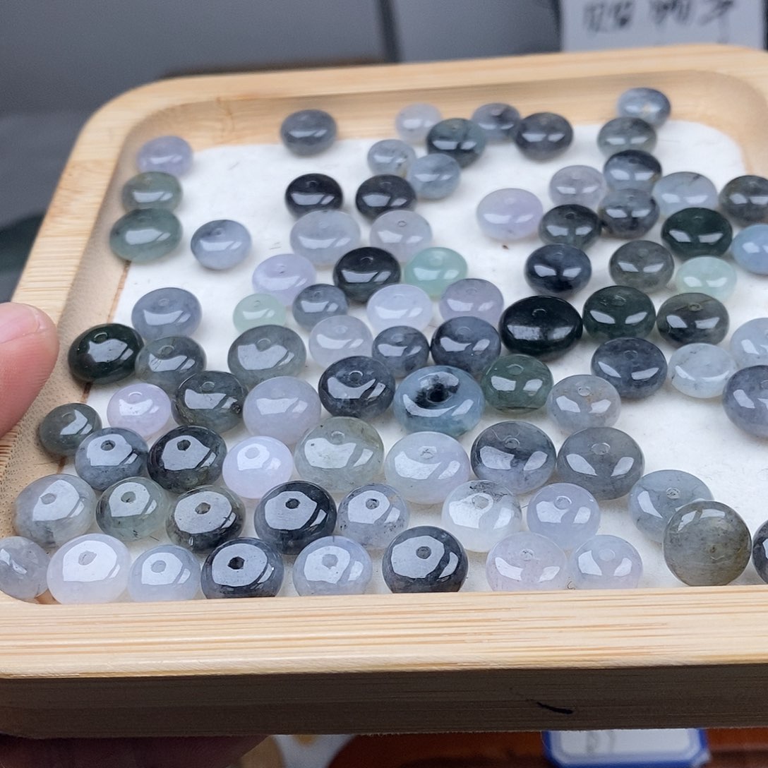 翡翠颈饰未镶嵌乌鸡鼓珠两个起拍15一个