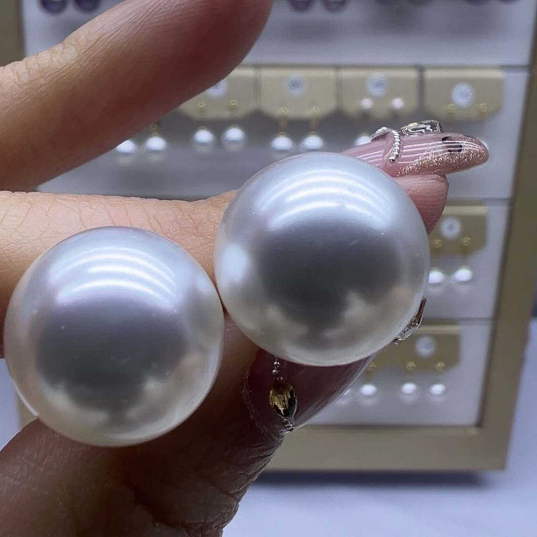 淡水珍珠18K金镶嵌耳饰