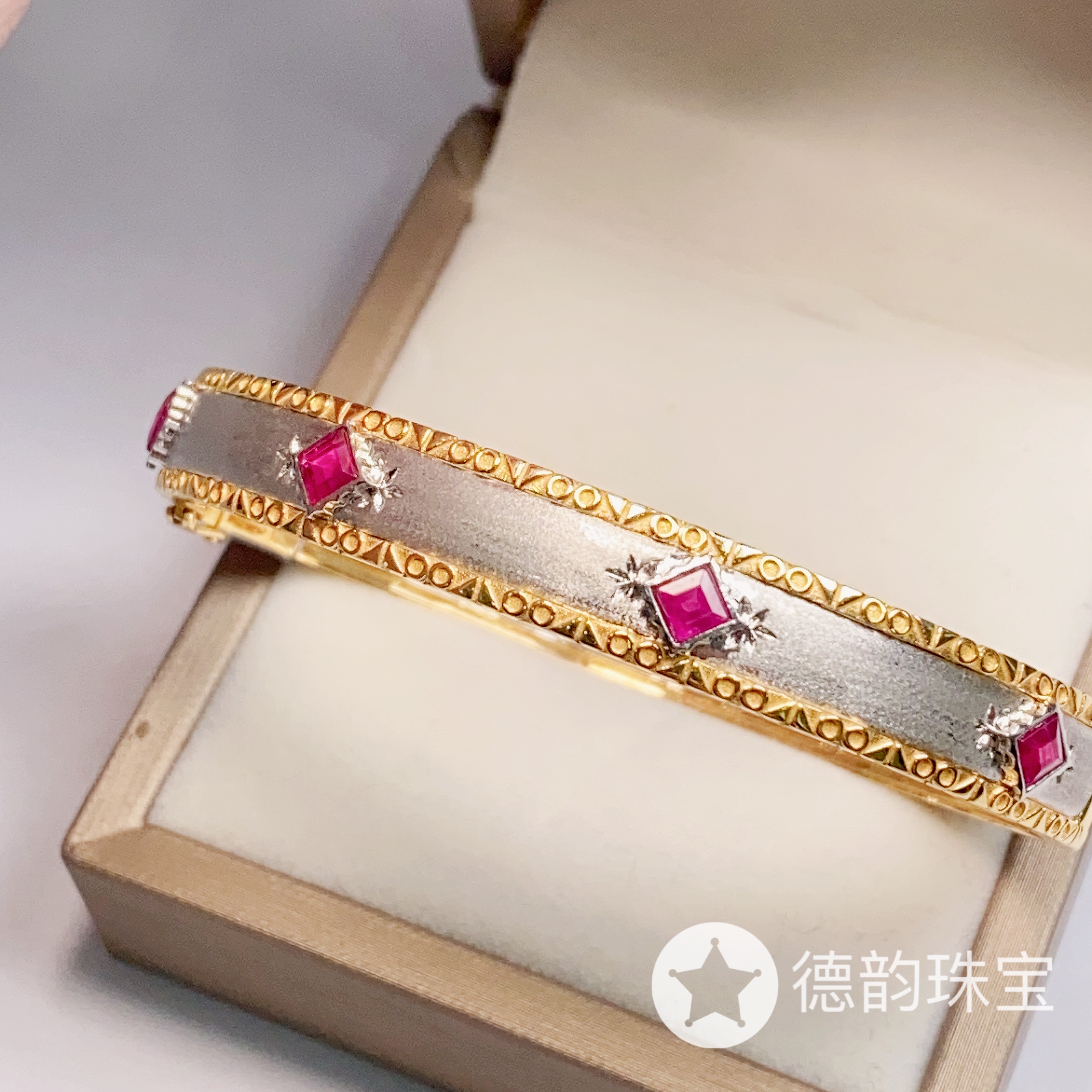 18K金镶嵌红宝石手镯