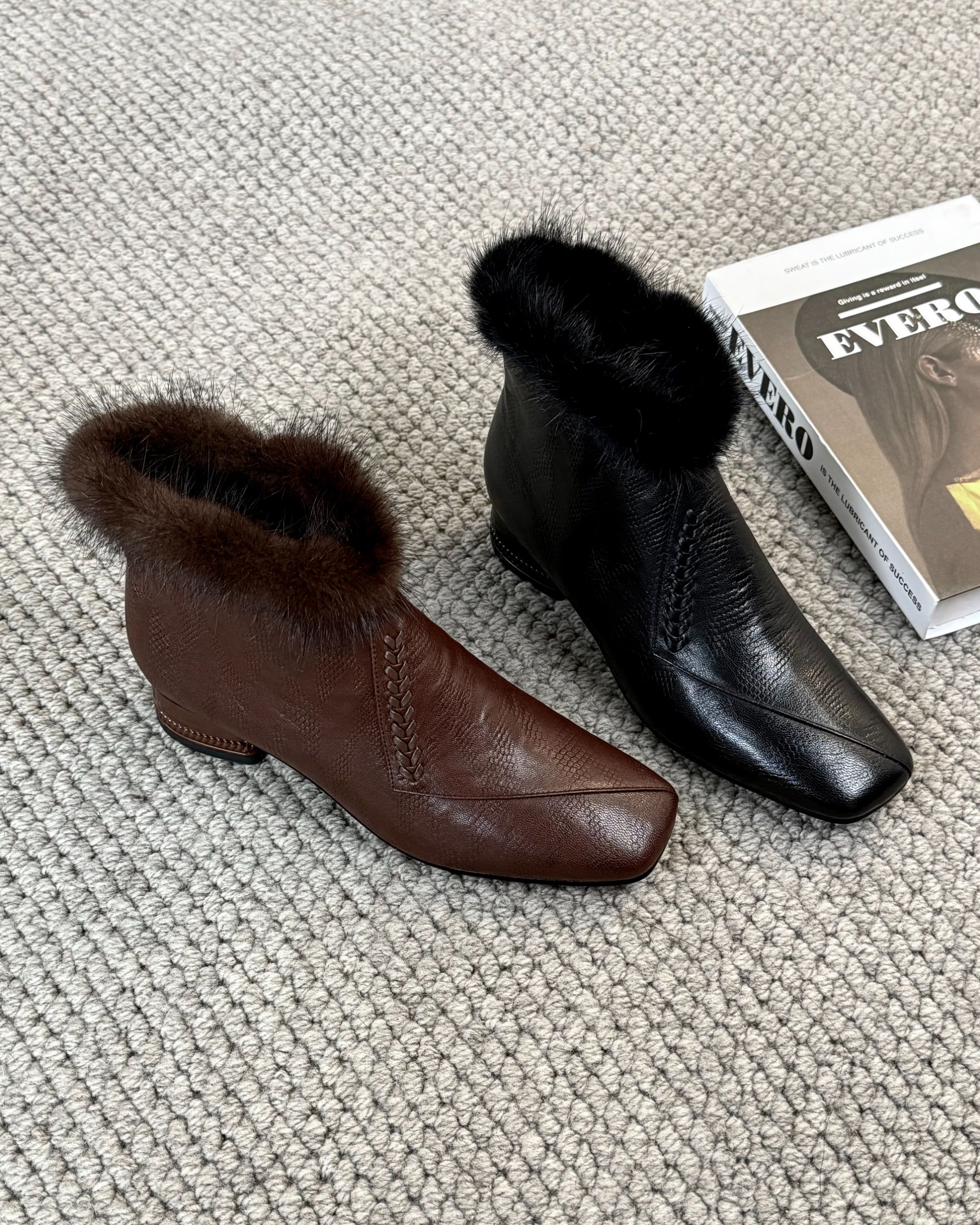 秋冬气质女士黑色高跟短靴防滑软底小方头粗跟复古百搭真皮高跟鞋