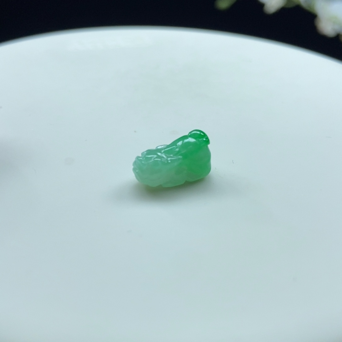 翡翠颈饰未镶嵌翡翠冰绿貔貅