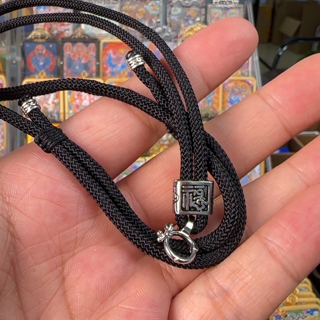 吊坠舌****店装唐卡绑绳艺术