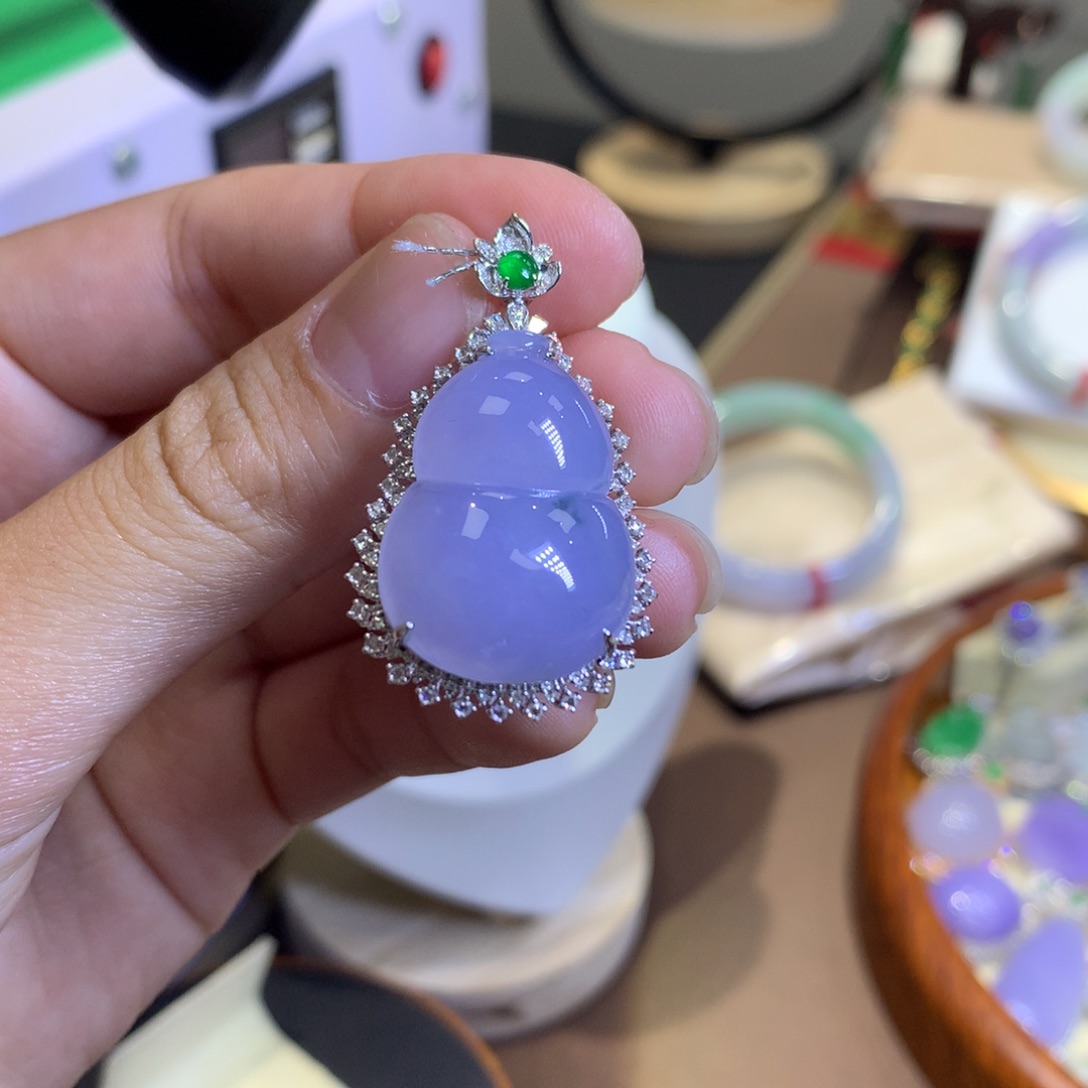 翡翠18K金镶嵌颈饰翡翠