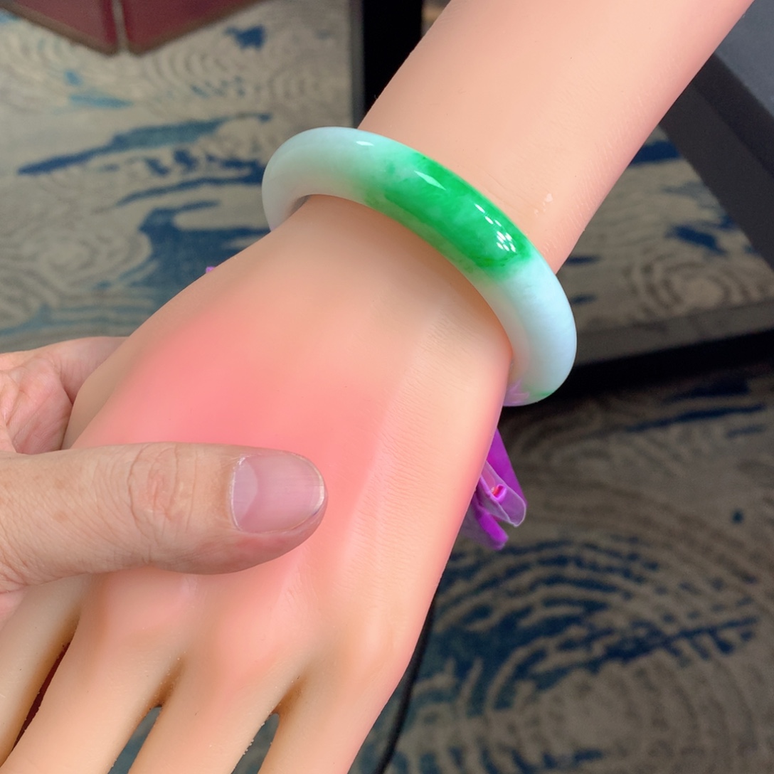 翡翠未镶嵌手镯翡翠