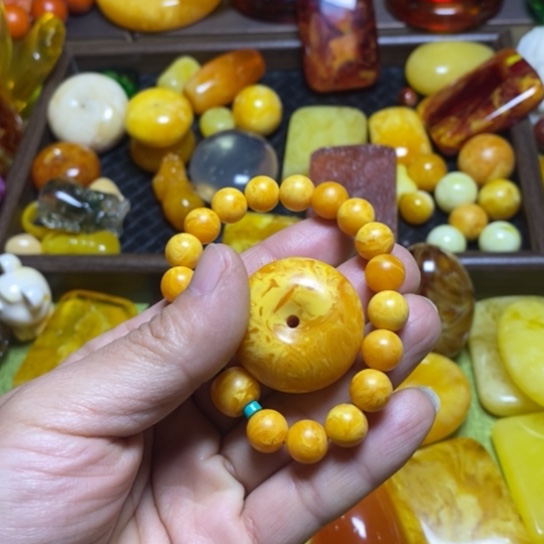 老黄扣子加手串一套