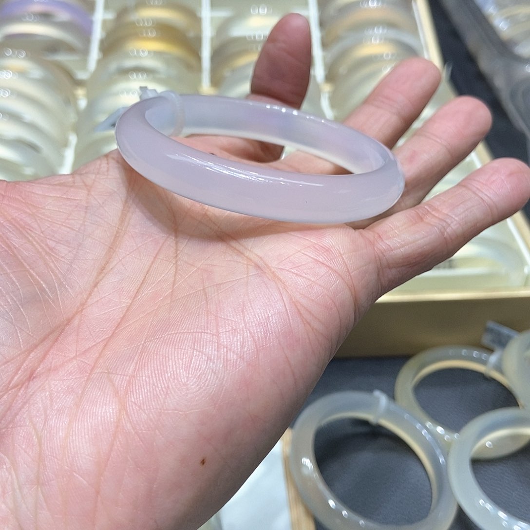 玛瑙/玉髓手镯未镶嵌昱*048