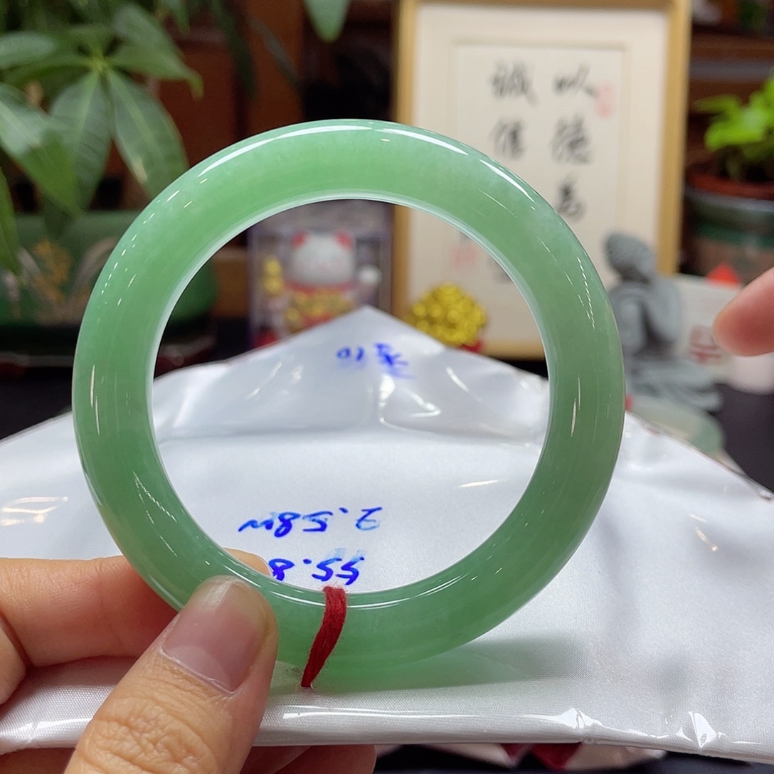 翡翠未镶嵌手镯12 号