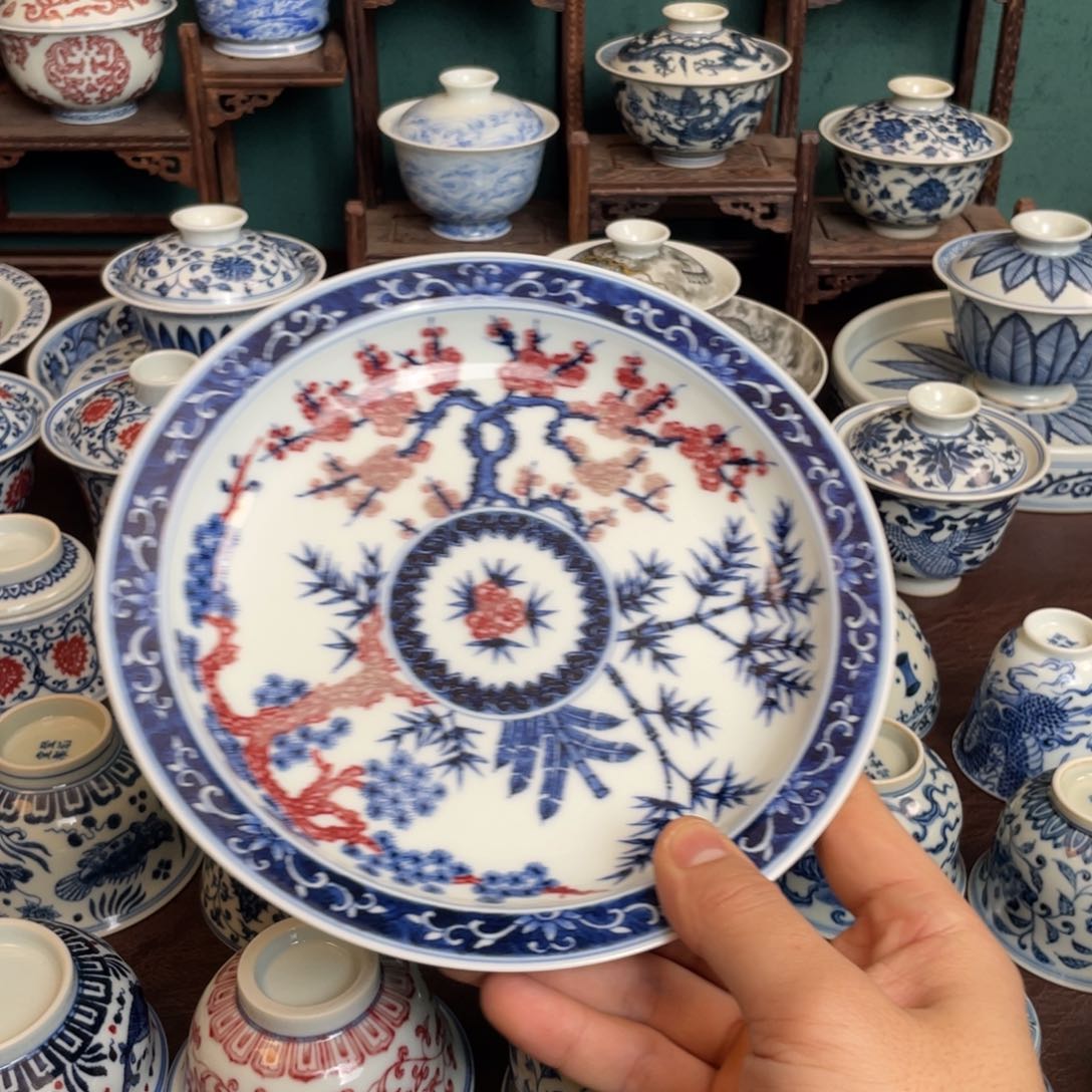 微瑕青花釉里红松竹梅壶承