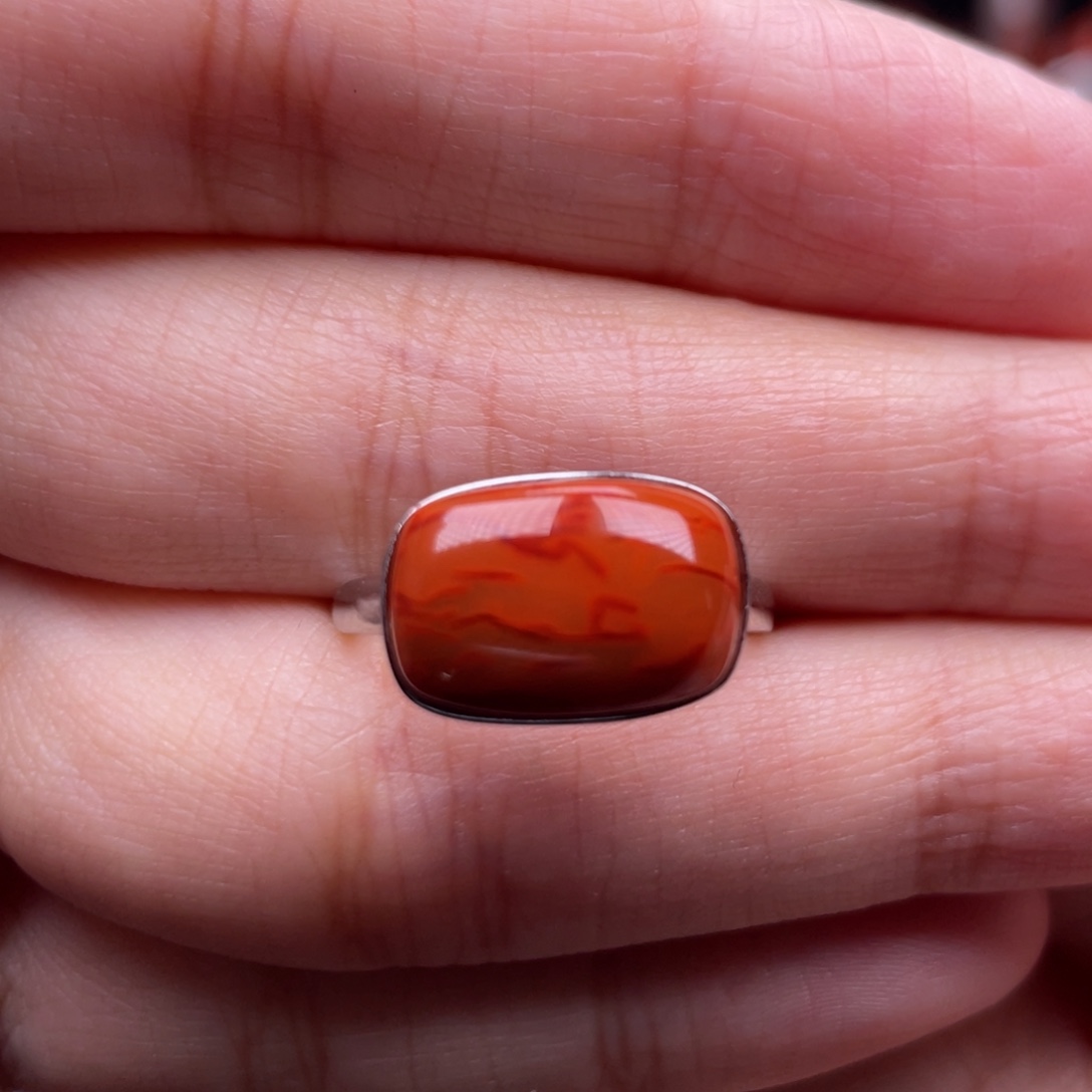 南红玛瑙银S925镶嵌珠宝奇石马鞍戒