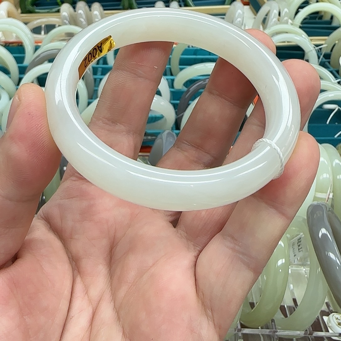 琼****和田玉未镶嵌手镯