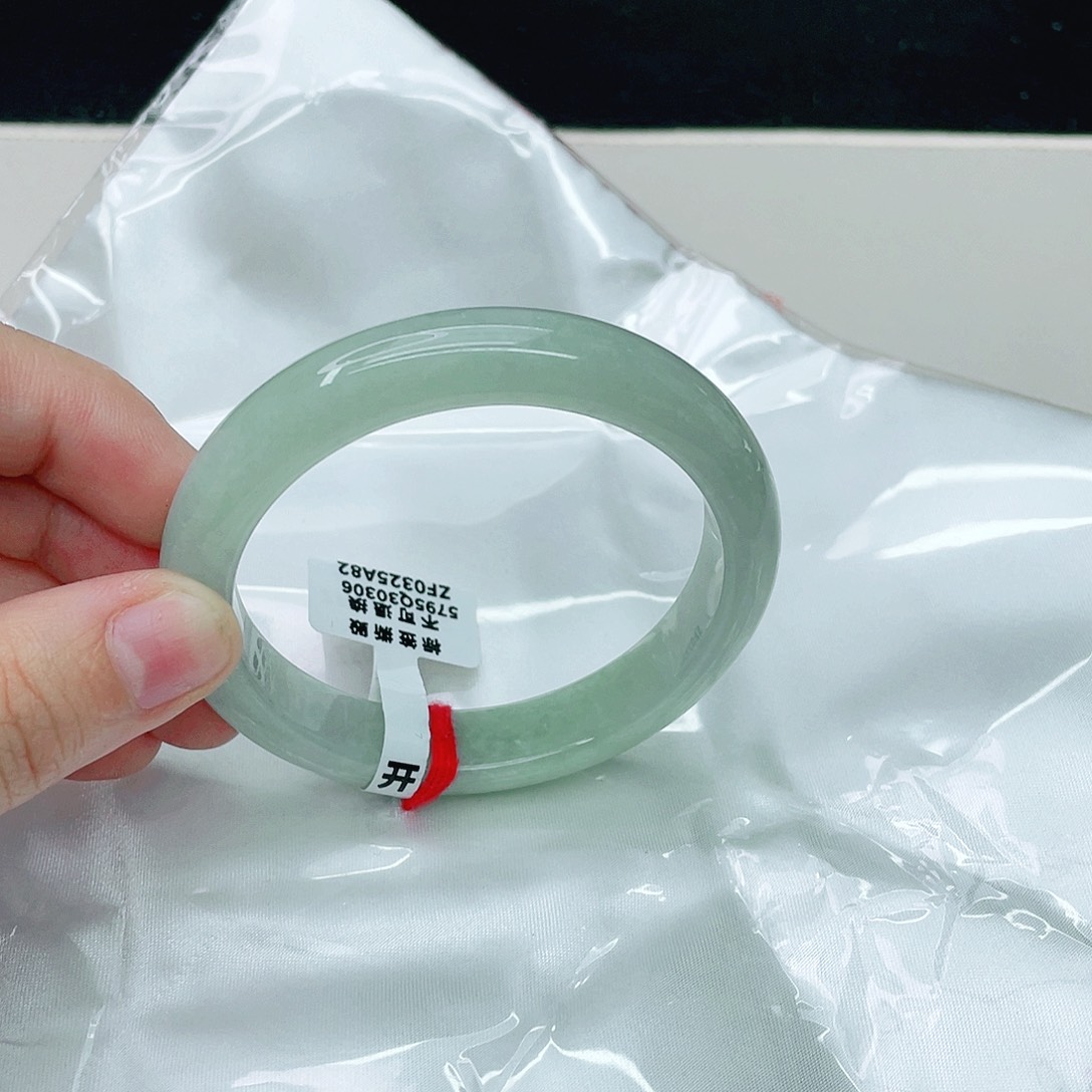 翡翠未镶嵌手镯正56.8