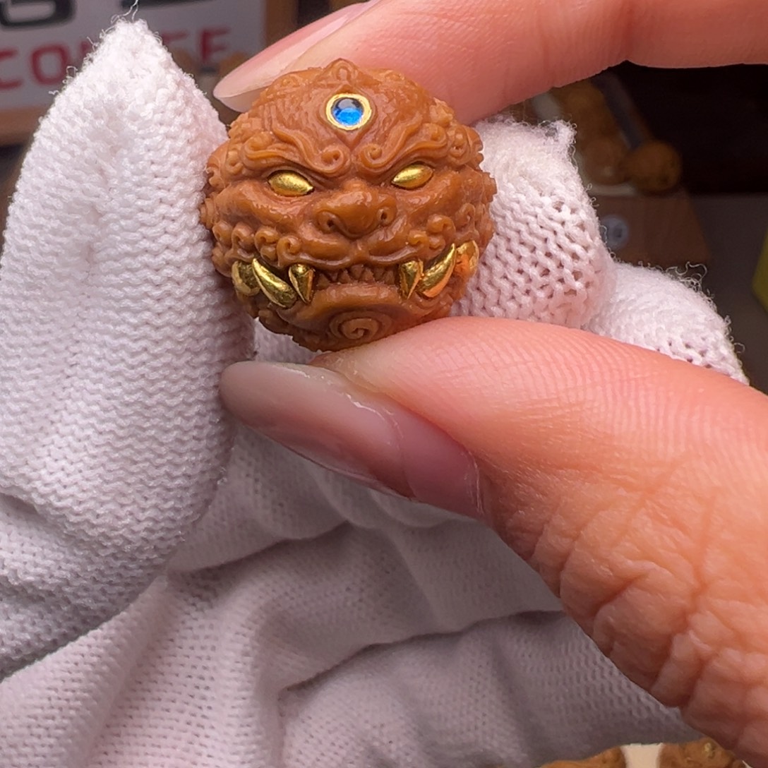 猴头核桃把件精修镶嵌金唐狮全品有正常封口线