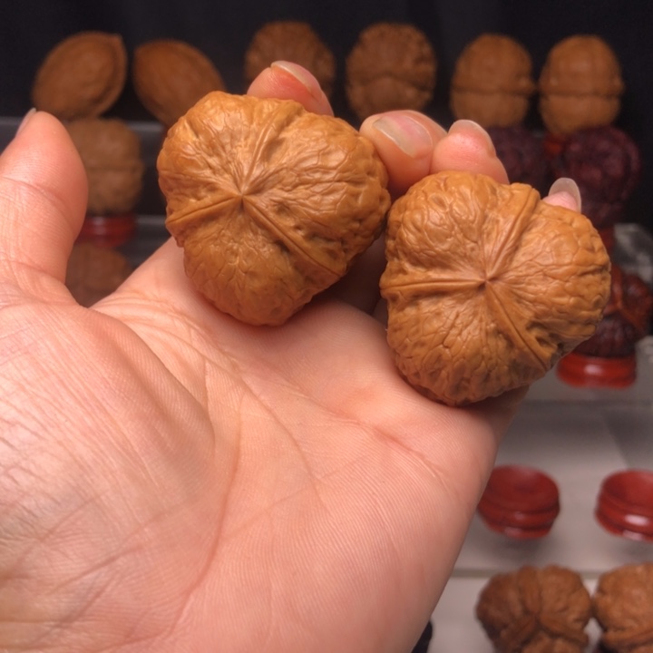 哥***鼠桃核吊坠122三星抱月