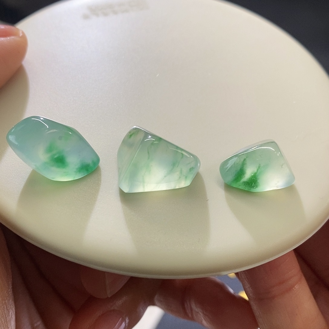 翡翠把件未镶嵌多样发其一