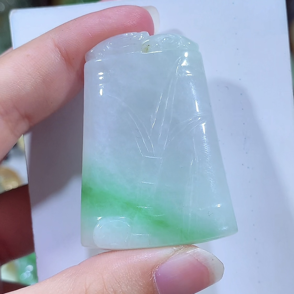 缅甸天然A货翡翠飘绿竹节吊坠