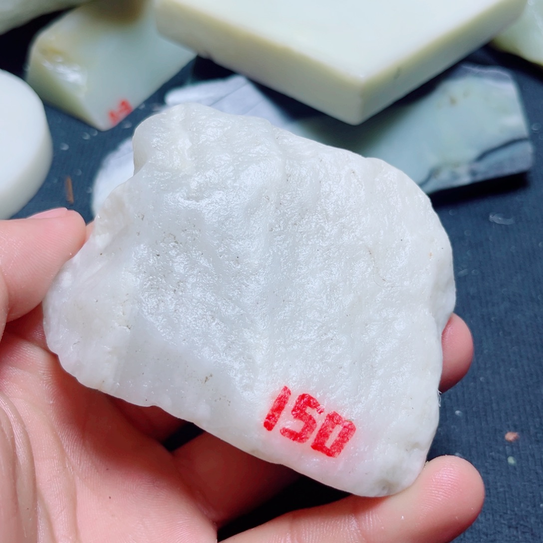 和田玉（糖玉）未镶嵌珠宝奇石