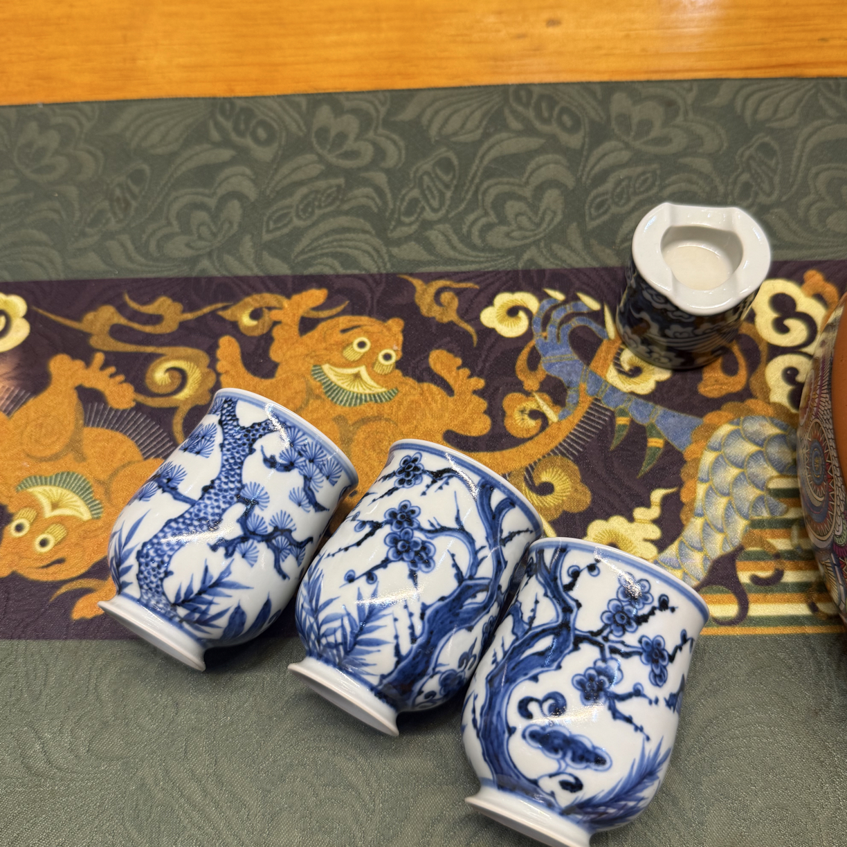 景德镇三顾堂松竹缠枝凯恩杯主人杯容量80-90茶杯品茗杯茶具陶瓷