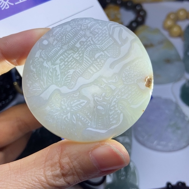 翡翠颈饰未镶嵌翡翠