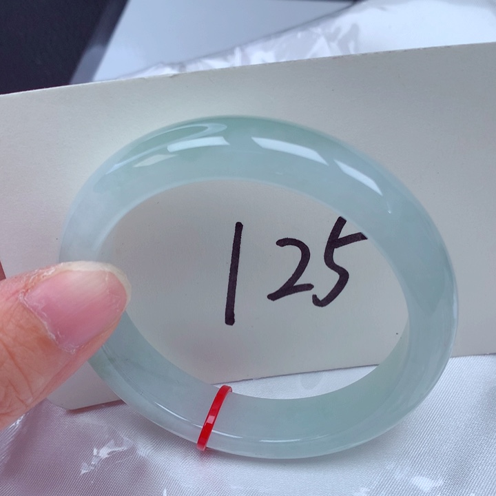翡翠手镯未镶嵌翡翠