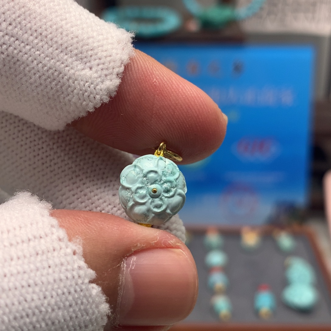 绿松石未镶嵌挂件