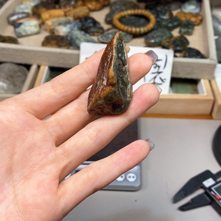 岫岩河磨玉（透闪石质玉）颈饰未镶嵌