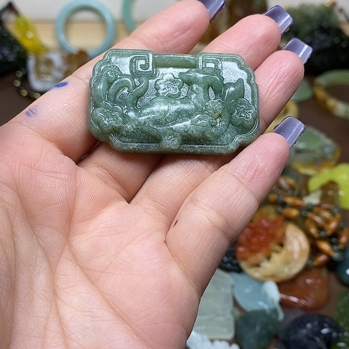 蛇纹石玉吊坠未镶嵌