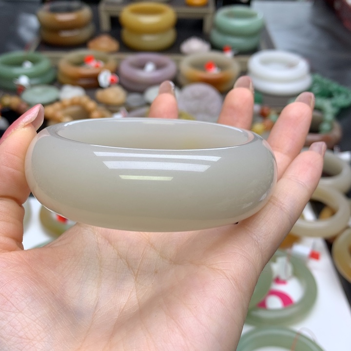 石英质玉手镯未镶嵌