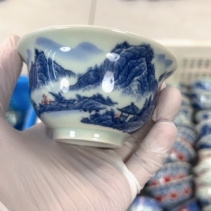 瓷片白青花万里江山压手杯全品