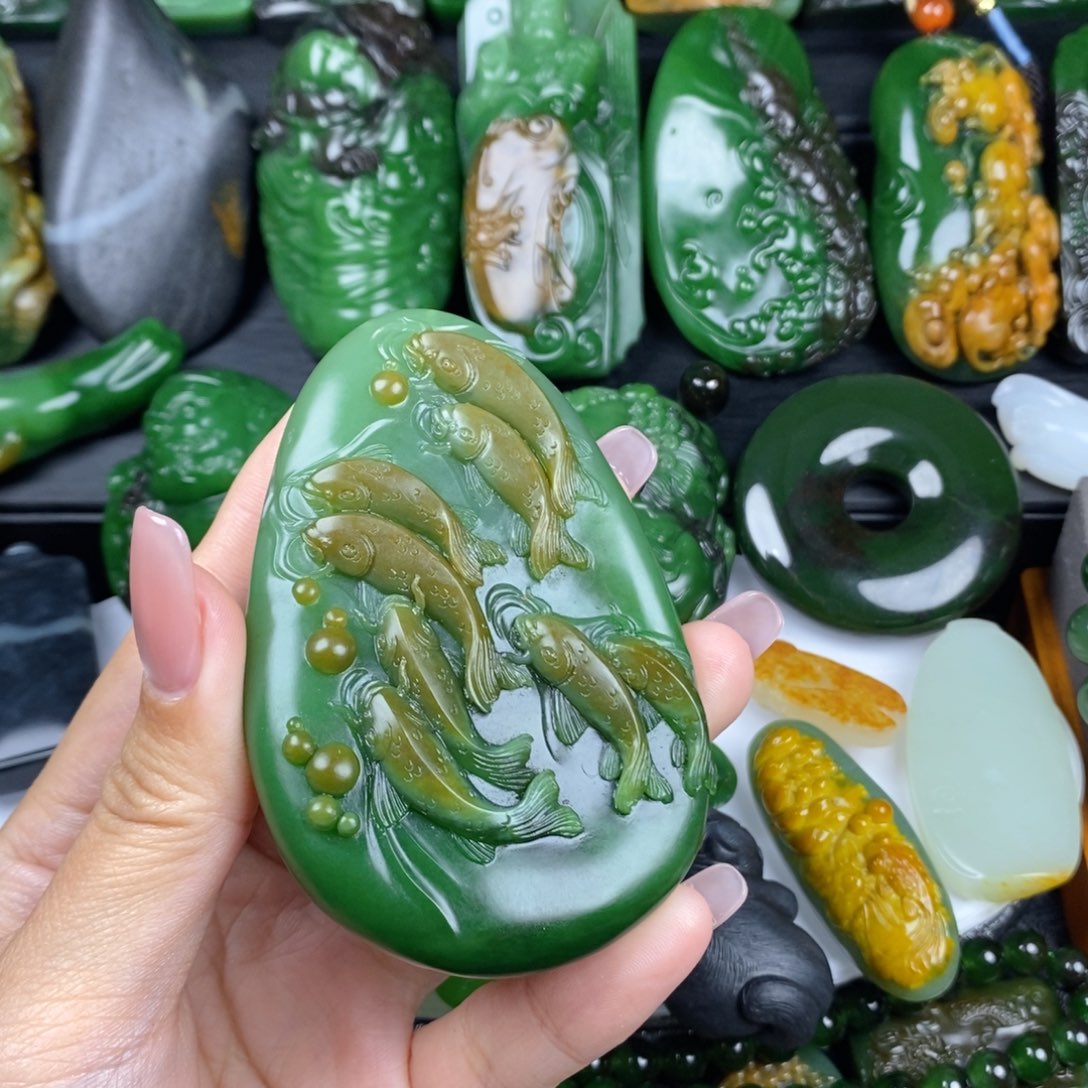 且***风和田玉未镶嵌挂件