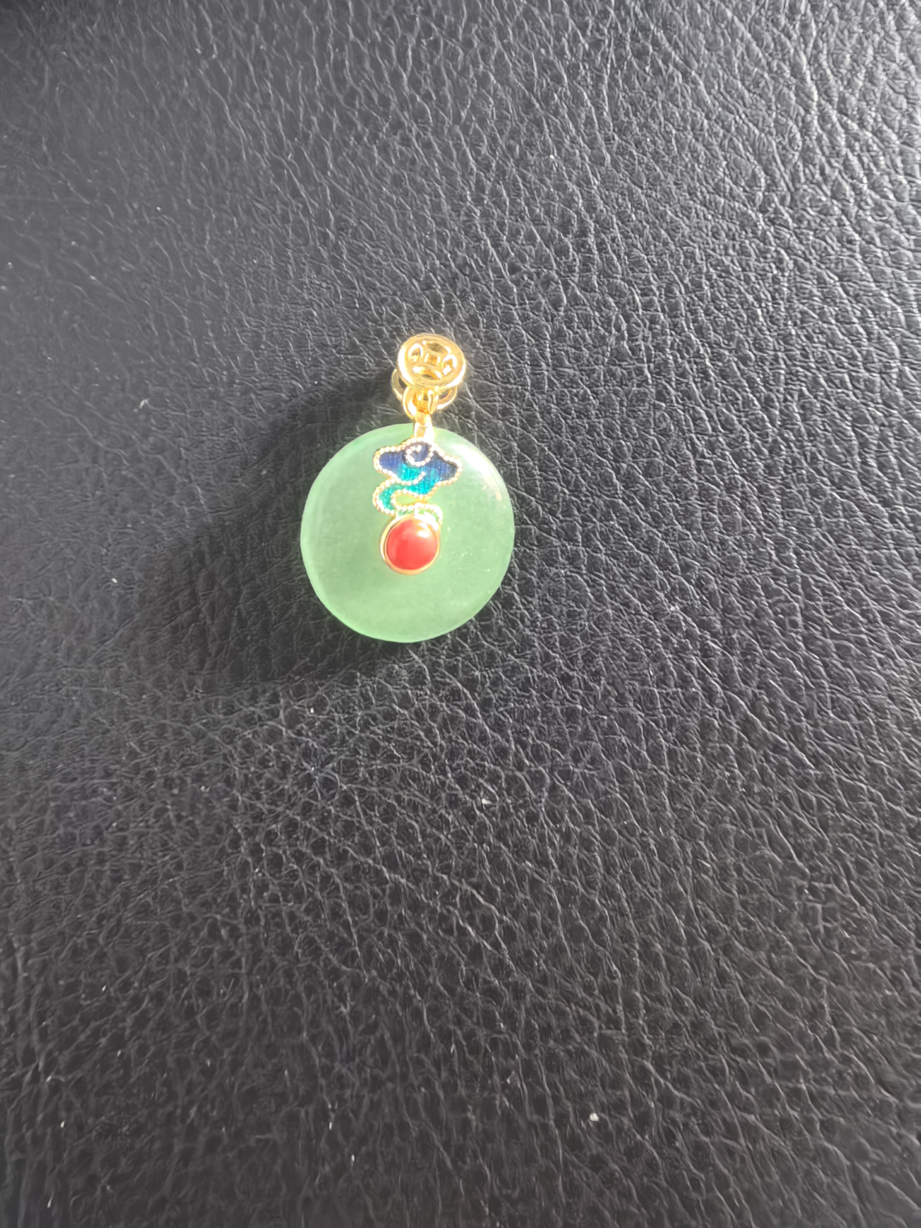 果绿色平安扣吊坠和田玉