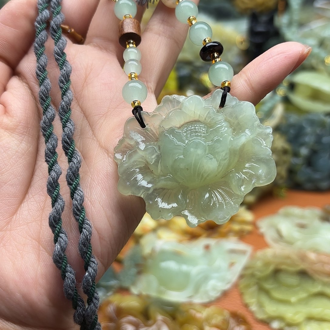 蛇纹石玉未镶嵌吊坠