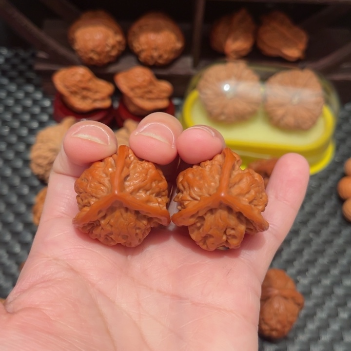 文玩核桃把件三棱