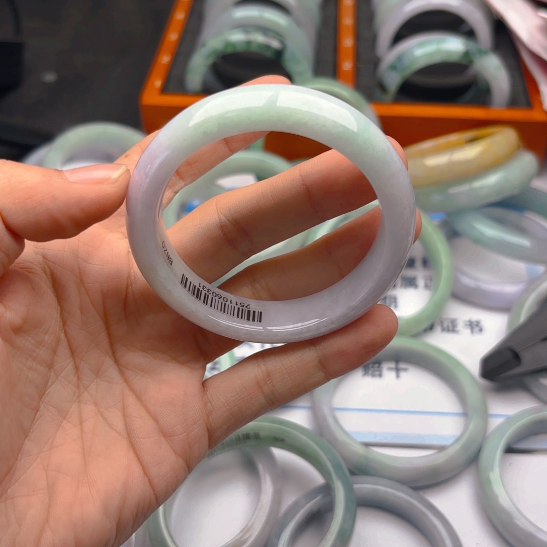 翡翠未镶嵌手镯5556x5. 84