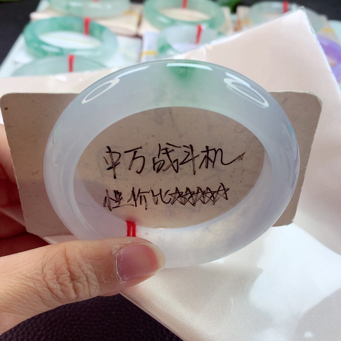 翡翠手镯未镶嵌55.8宽边起胶飘绿花A