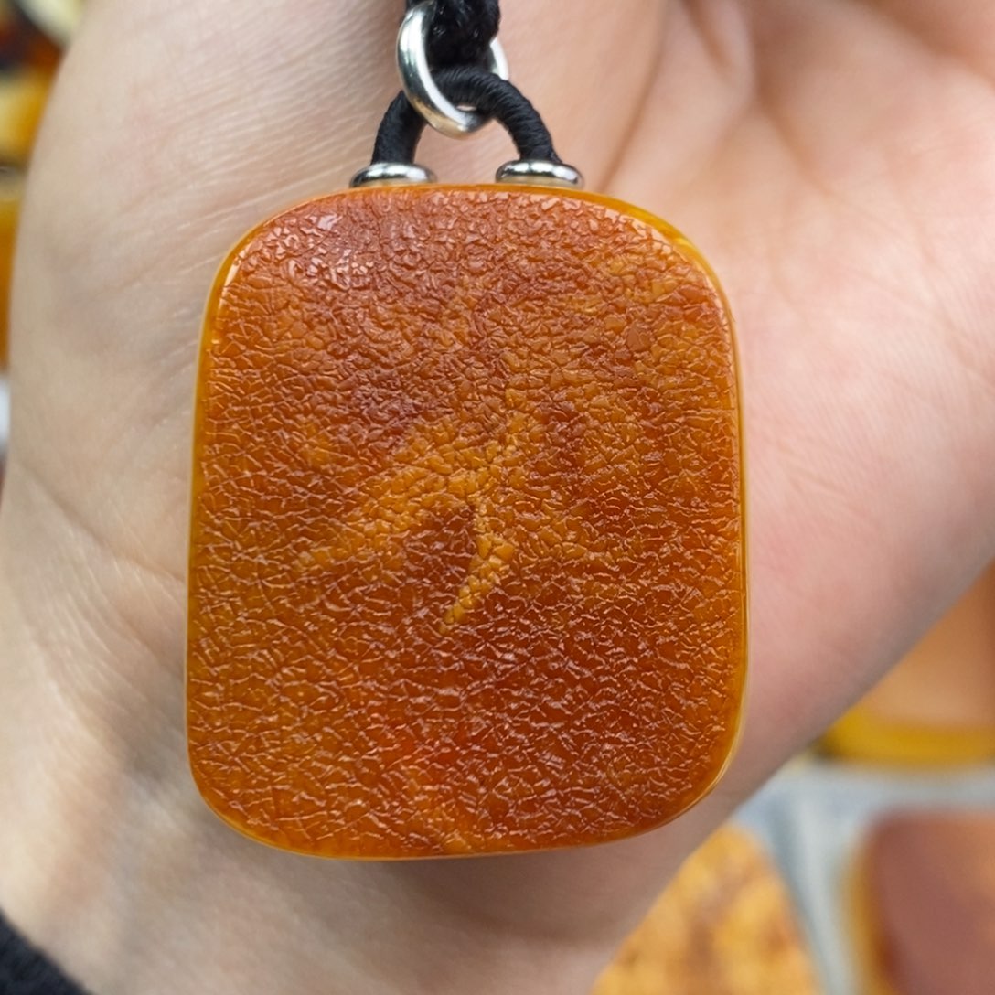 琥珀吊坠(赠链)未镶嵌