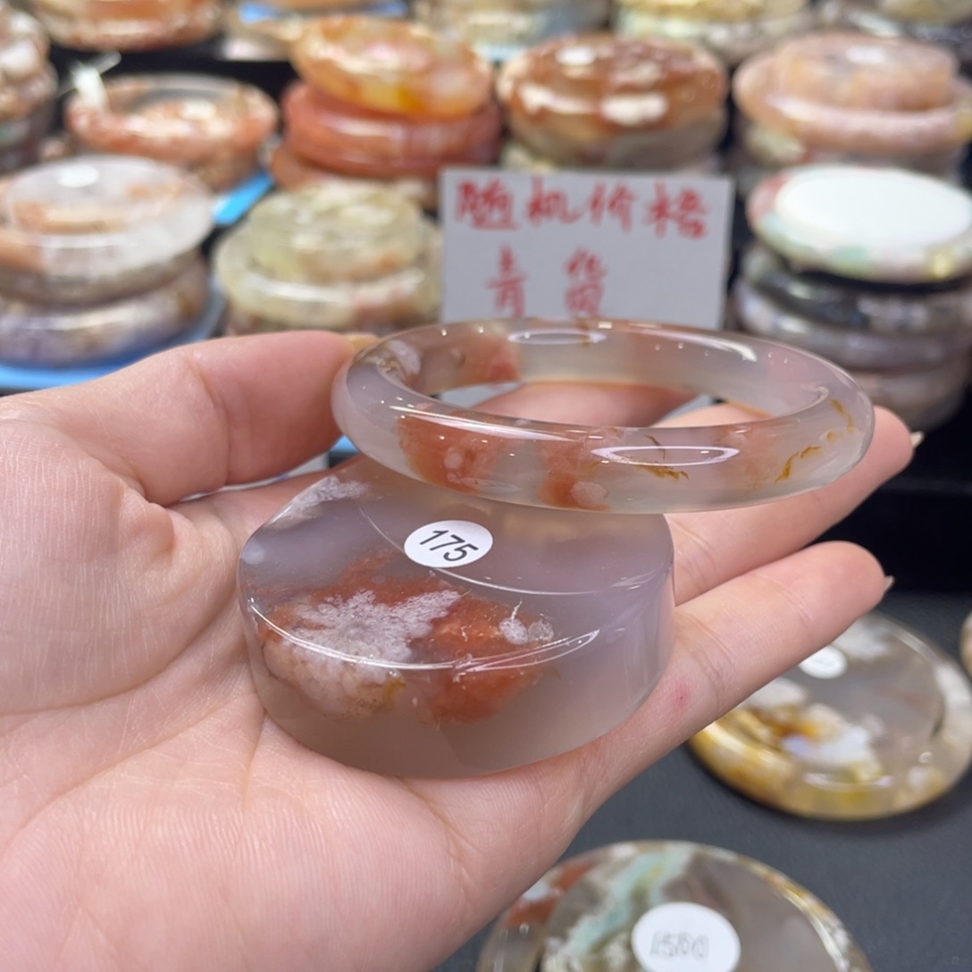 未镶嵌手镯石英质玉雪*。52/175