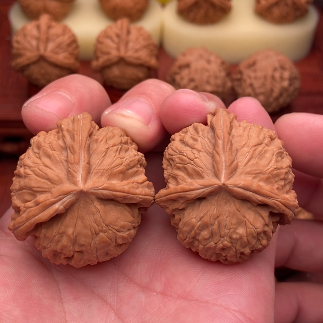 桃核把件野生狮子头大三棱42