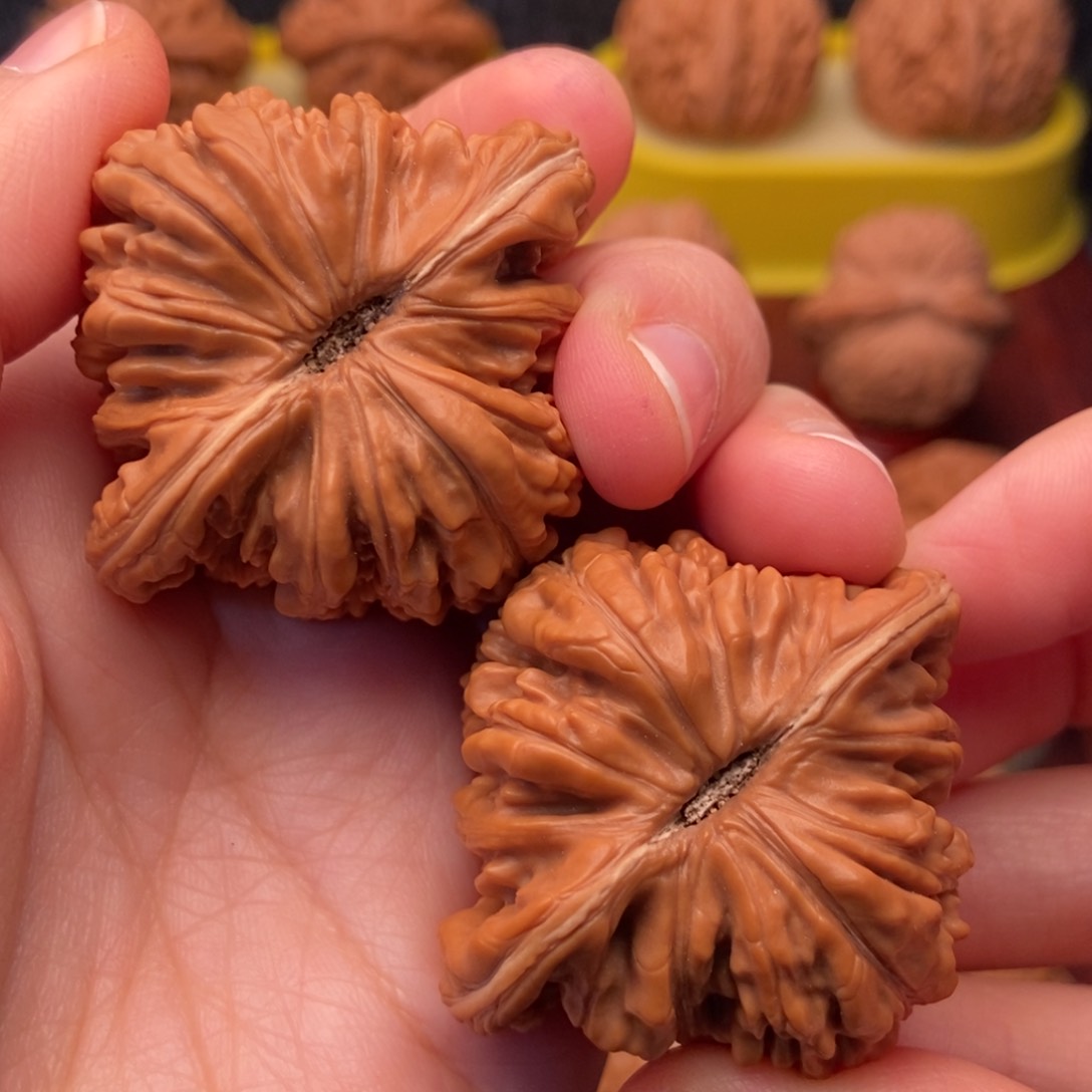 把件文玩核桃45老树红皮 四座楼