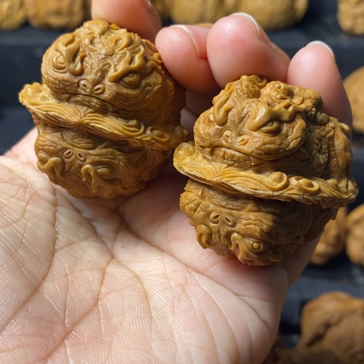 文玩核桃把件两****彩金蟾