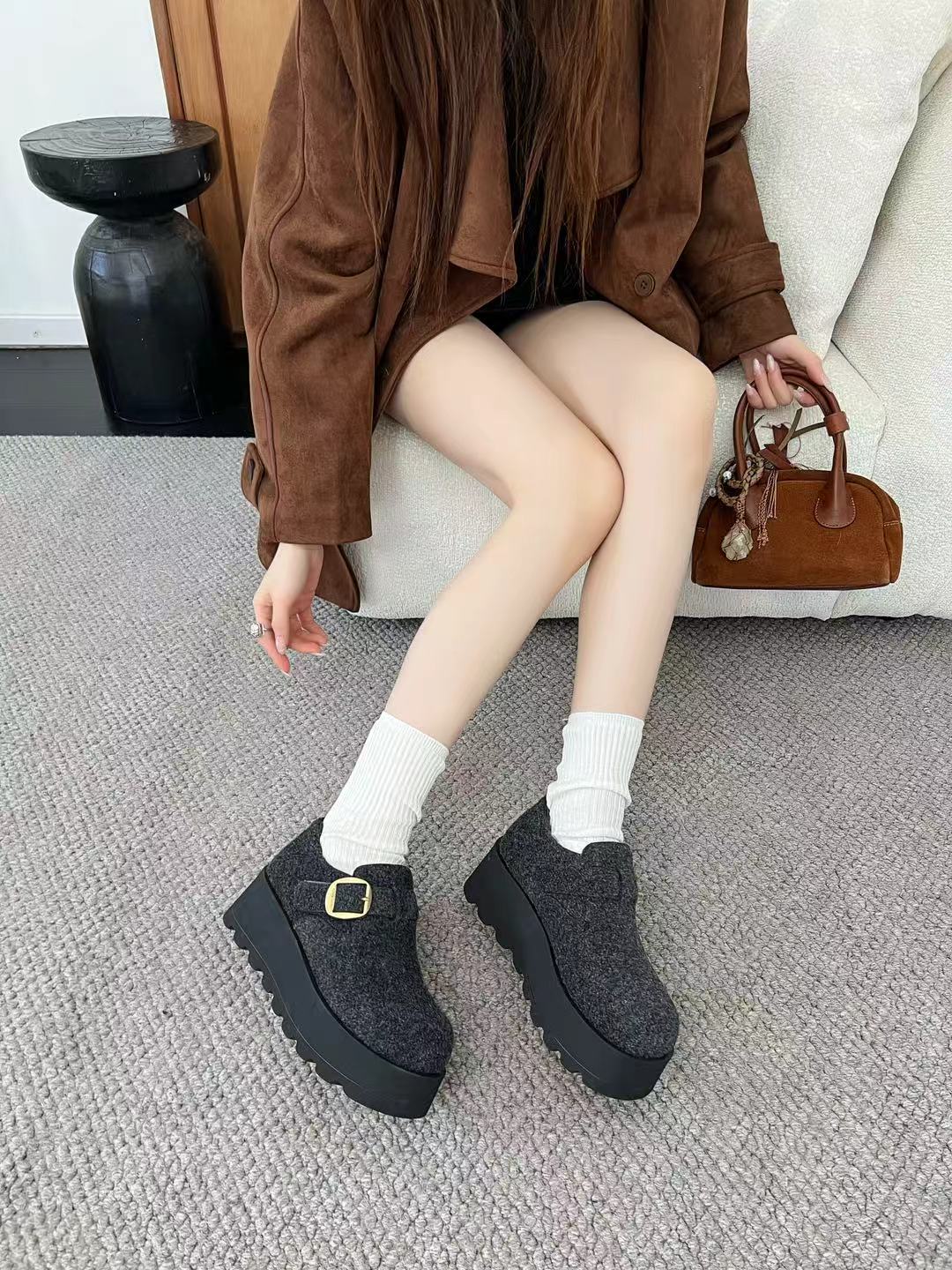 圆头胶粘保暖厚底英伦秋冬时尚雪地靴2025女鞋休闲百搭松糕底