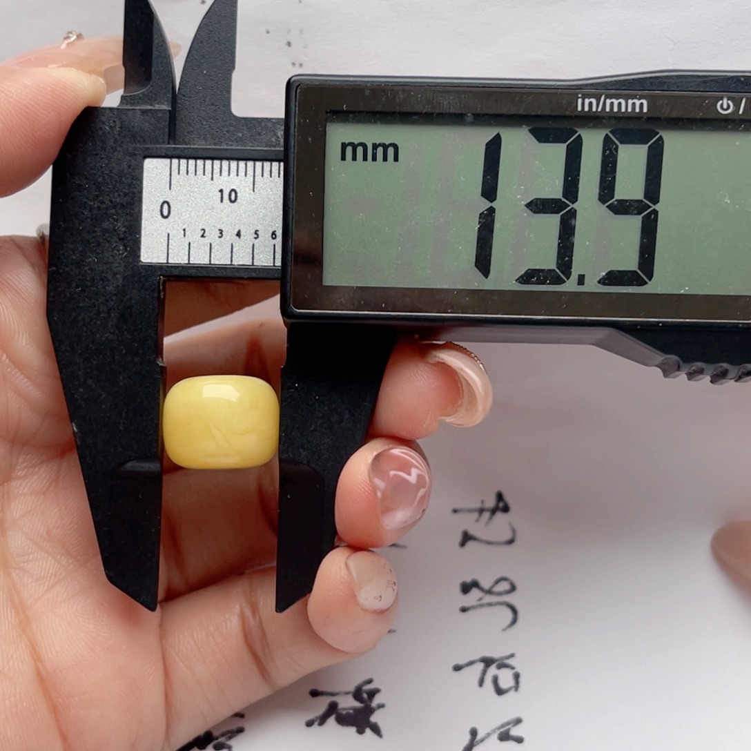 蜜蜡裸石未镶嵌蜜蜡墩子 思思