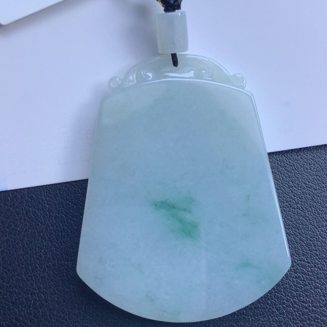 翡翠颈饰未镶嵌无事牌