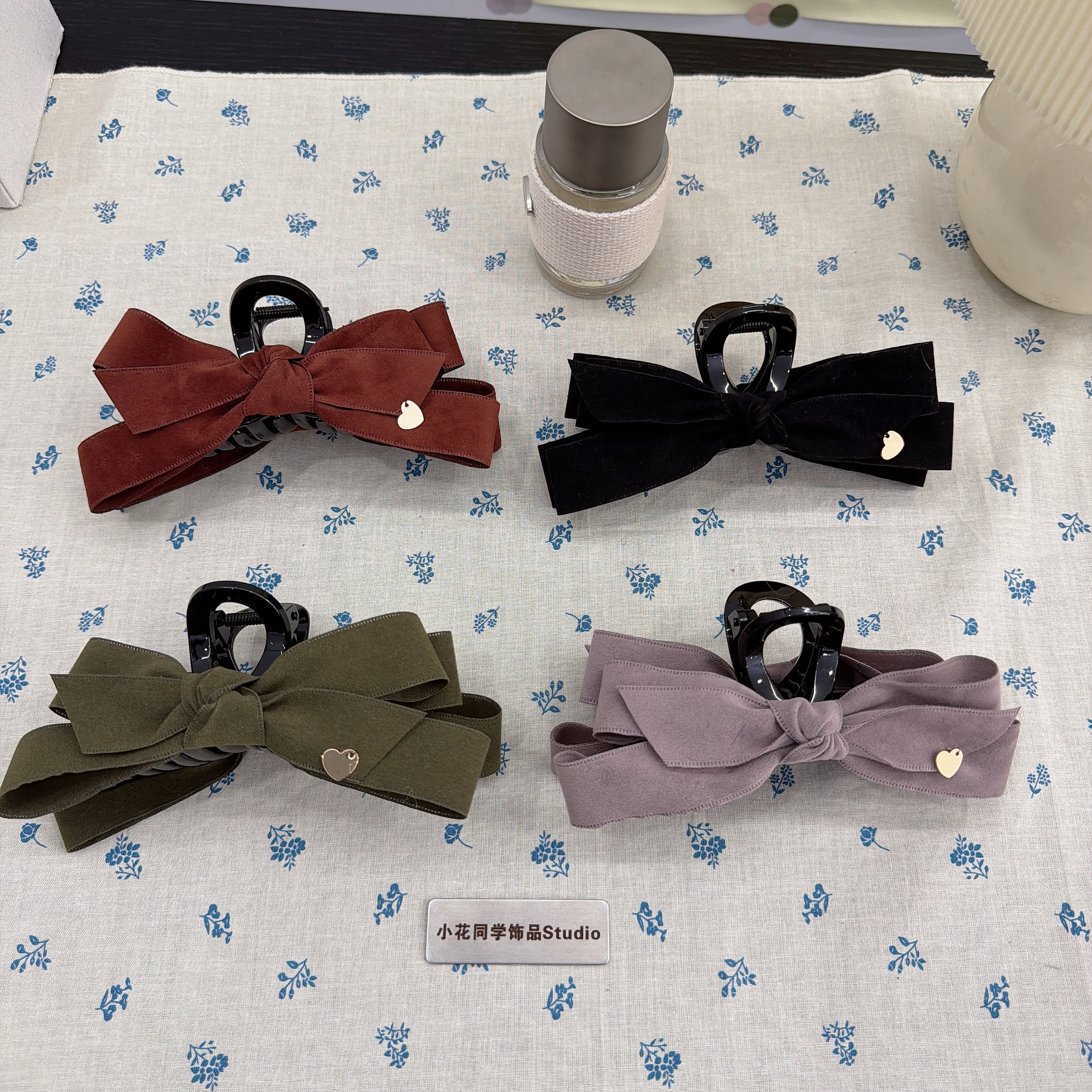 韩系秋冬新款高级纯色麂皮绒金标蝴蝶结大号鲨鱼夹后脑勺发抓头饰