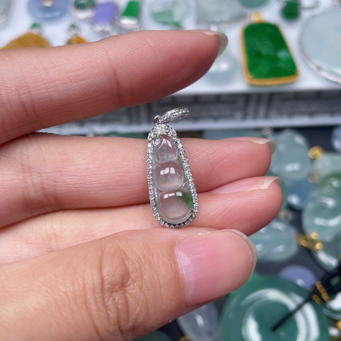 翡翠颈饰18K金镶嵌翡翠